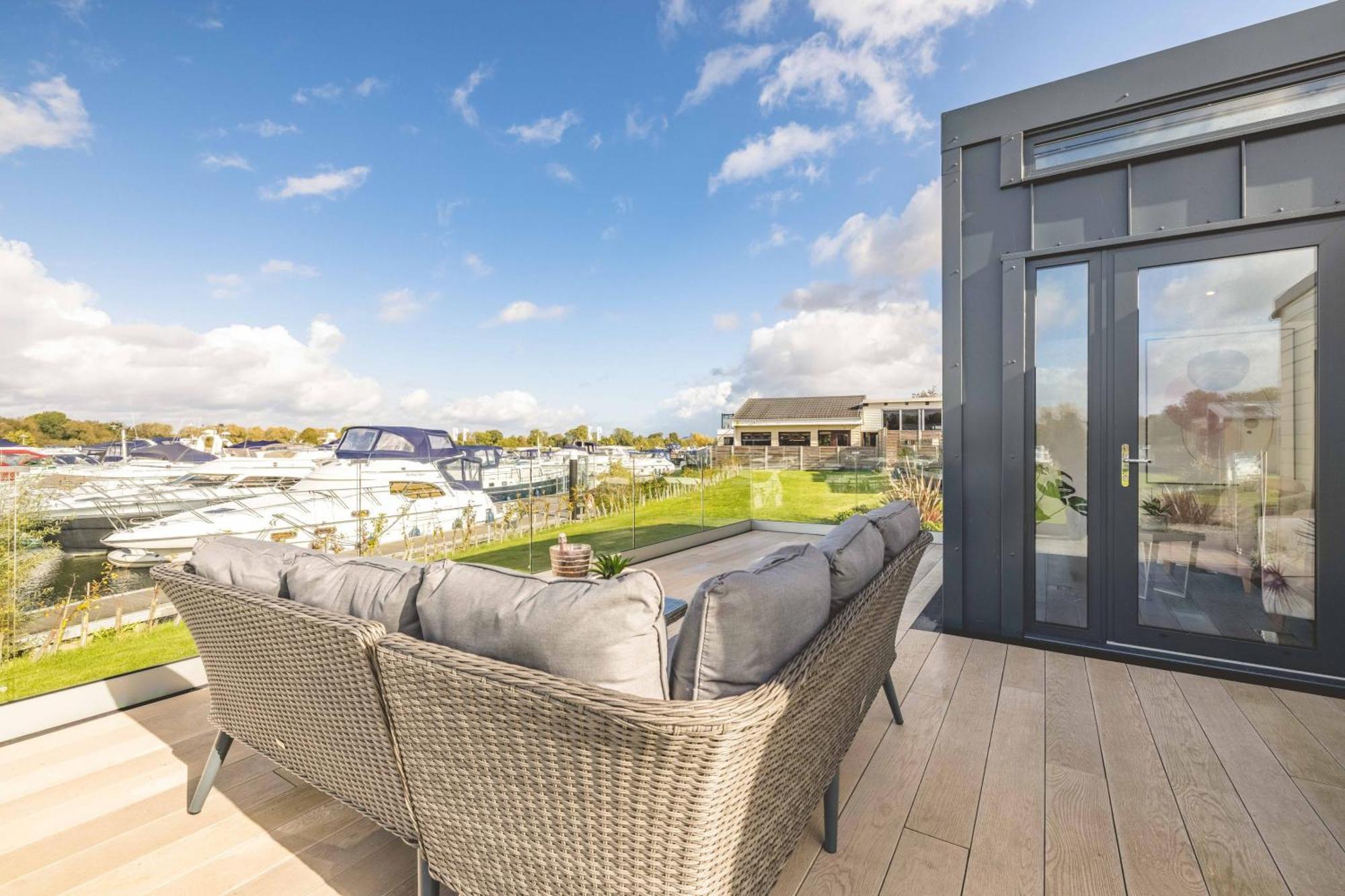 Luxury 2Bdr 2Ba Lodge With Hot Tub In Windsor Marina Dorney Buitenkant foto